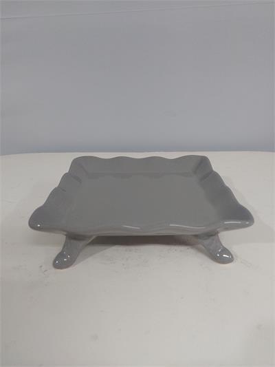 Bandeja Quadrada Babado Com Pé Cinza 6Cm Alt X 20Cm Diametro - BB Festas Aluguel 