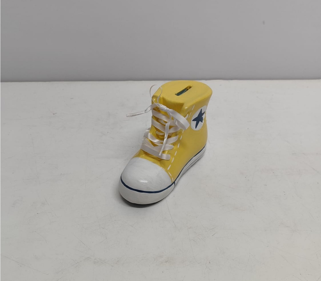 Sapato All Star Amarelo Claro Decorativo 10Cm Alt X 5Cm Larg X 15Cm Comp - BBFestasAluguel 