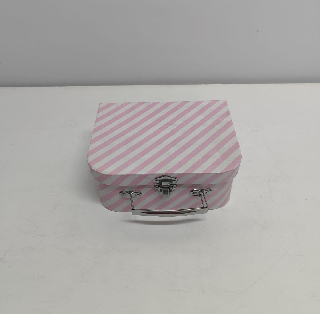 Maleta P Listrada Brnaco/Rosa Claro  - BB Festas Aluguel 