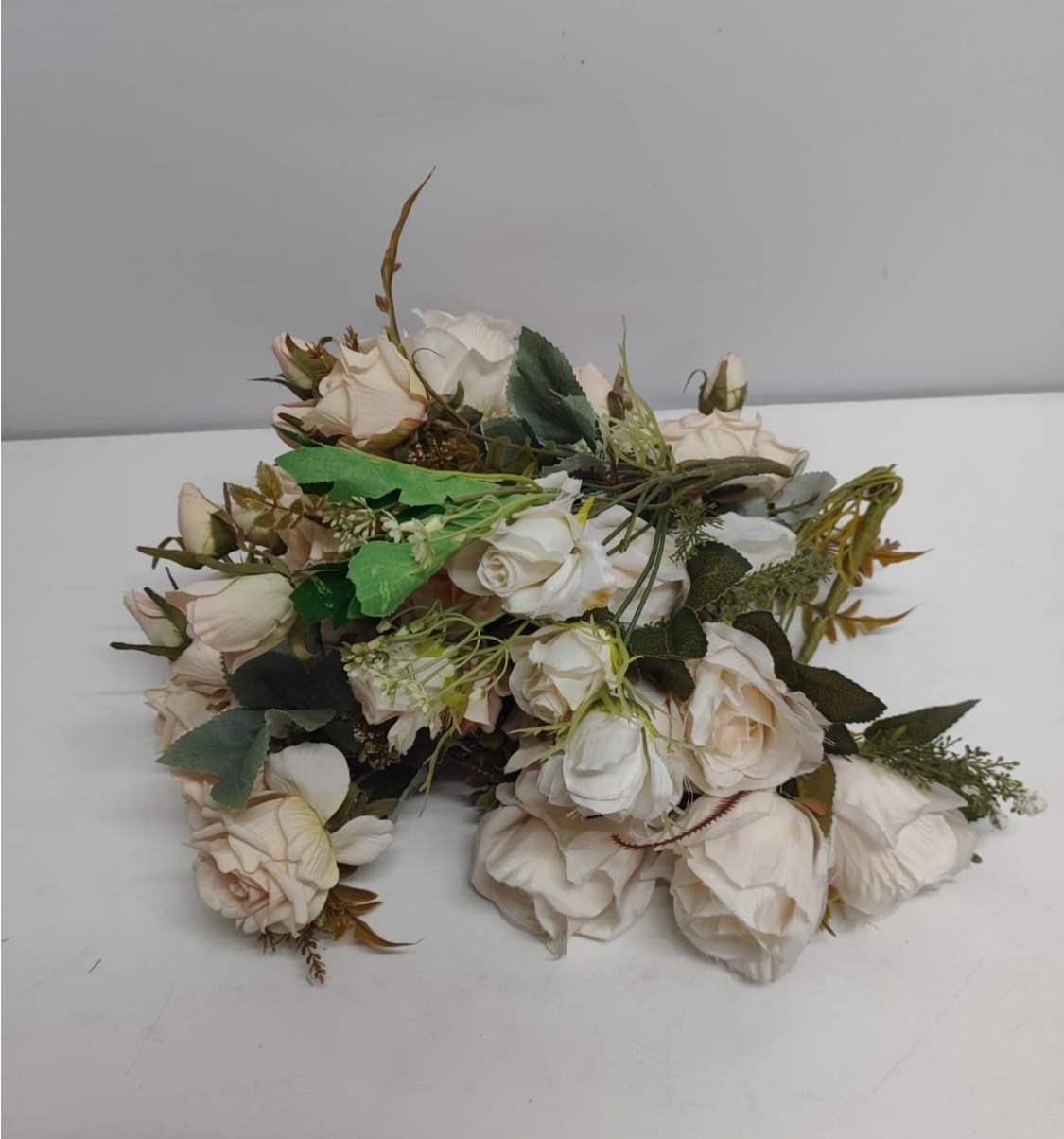 Arranjo Rosas Bege - BBFestasAluguel 