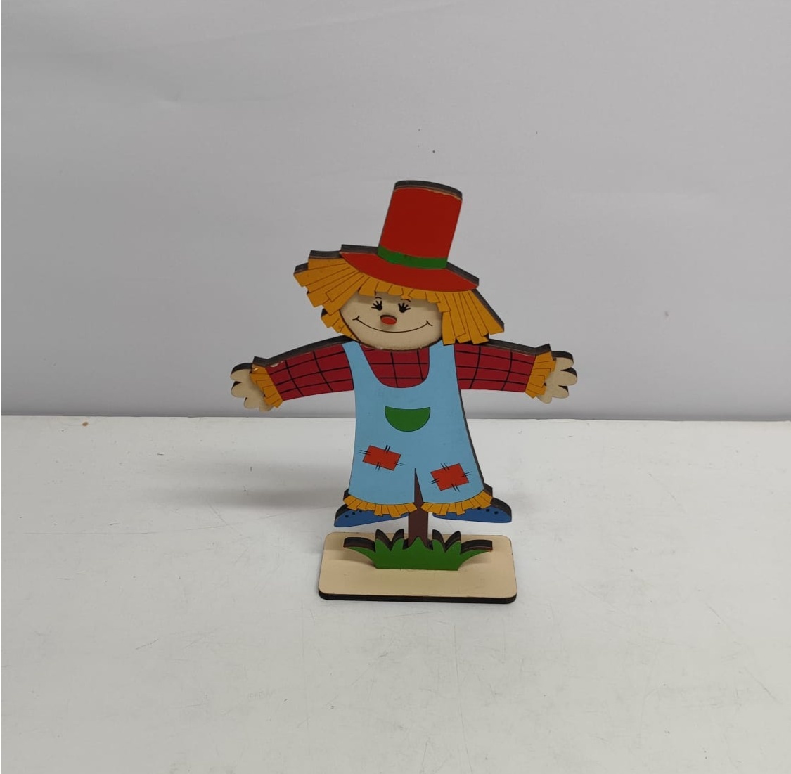 Totem Espantalho Colorido 30Cm Alt X 20Cm Larg - BBFestasAluguel 