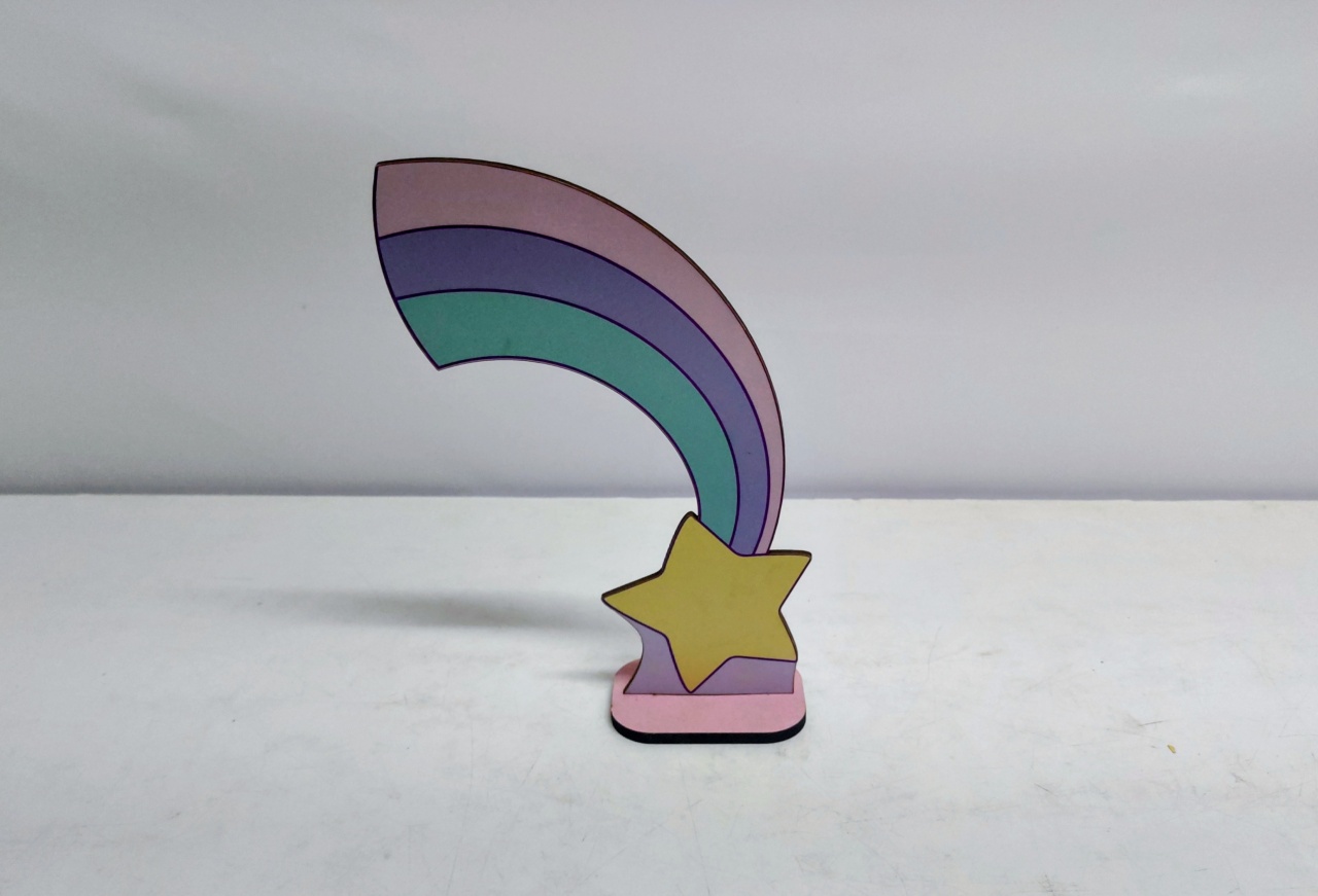 Totem Arco-Íris Com Estrela Cadente 25Cm Alt X 13Cm Larg  - BB Festas Aluguel 