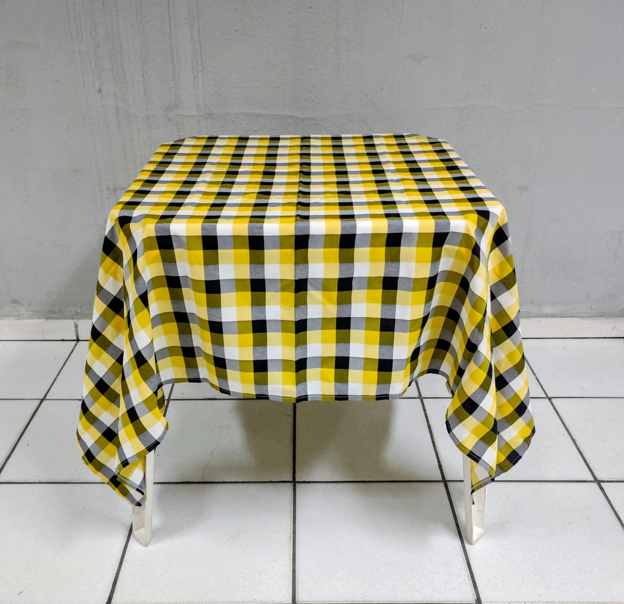 Tampo Xadrez Amarelo Com Preto E Branco - BBFestasAluguel 
