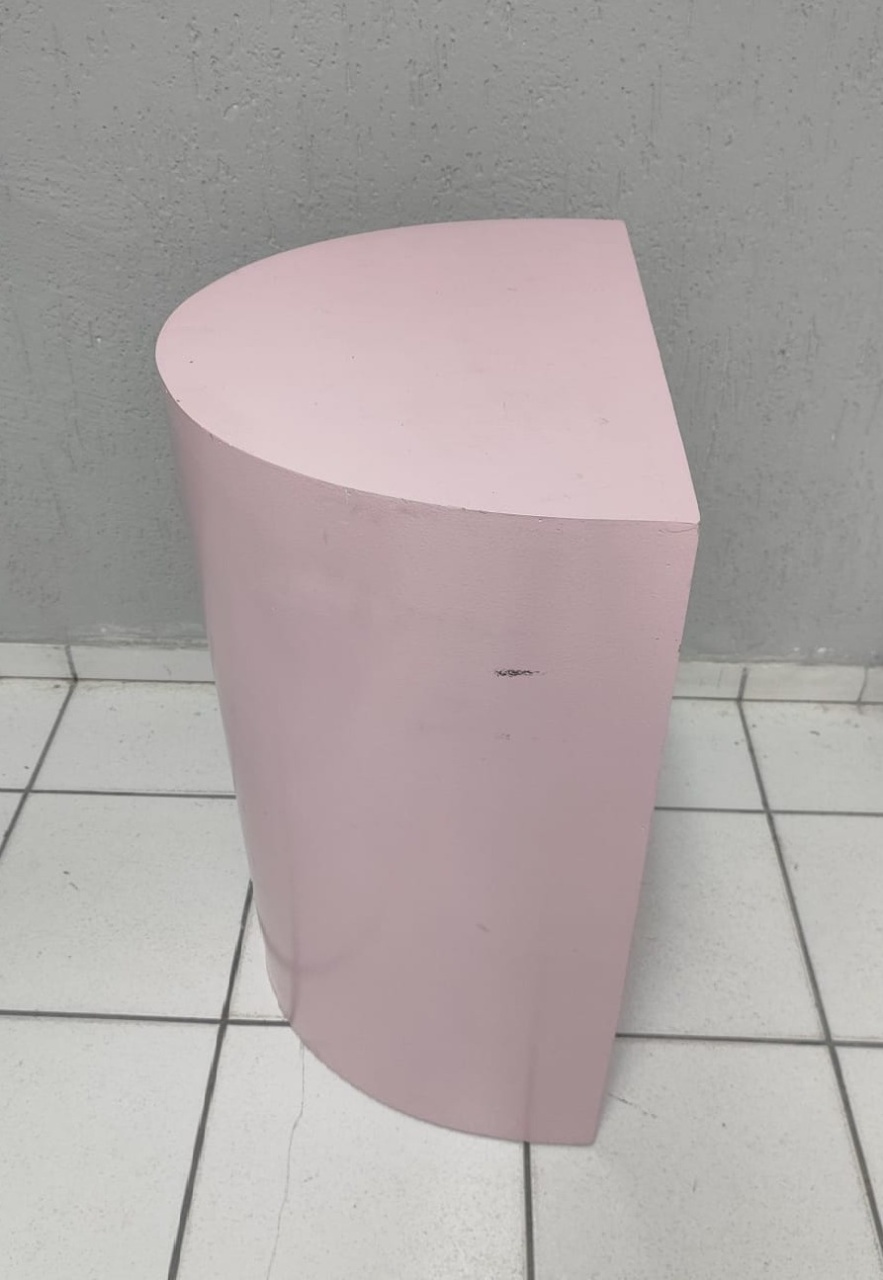 Cilindro Meia Lua Rosa Claro 80Cm Alt X 55Cm X 40Cm  - BB Festas Aluguel 