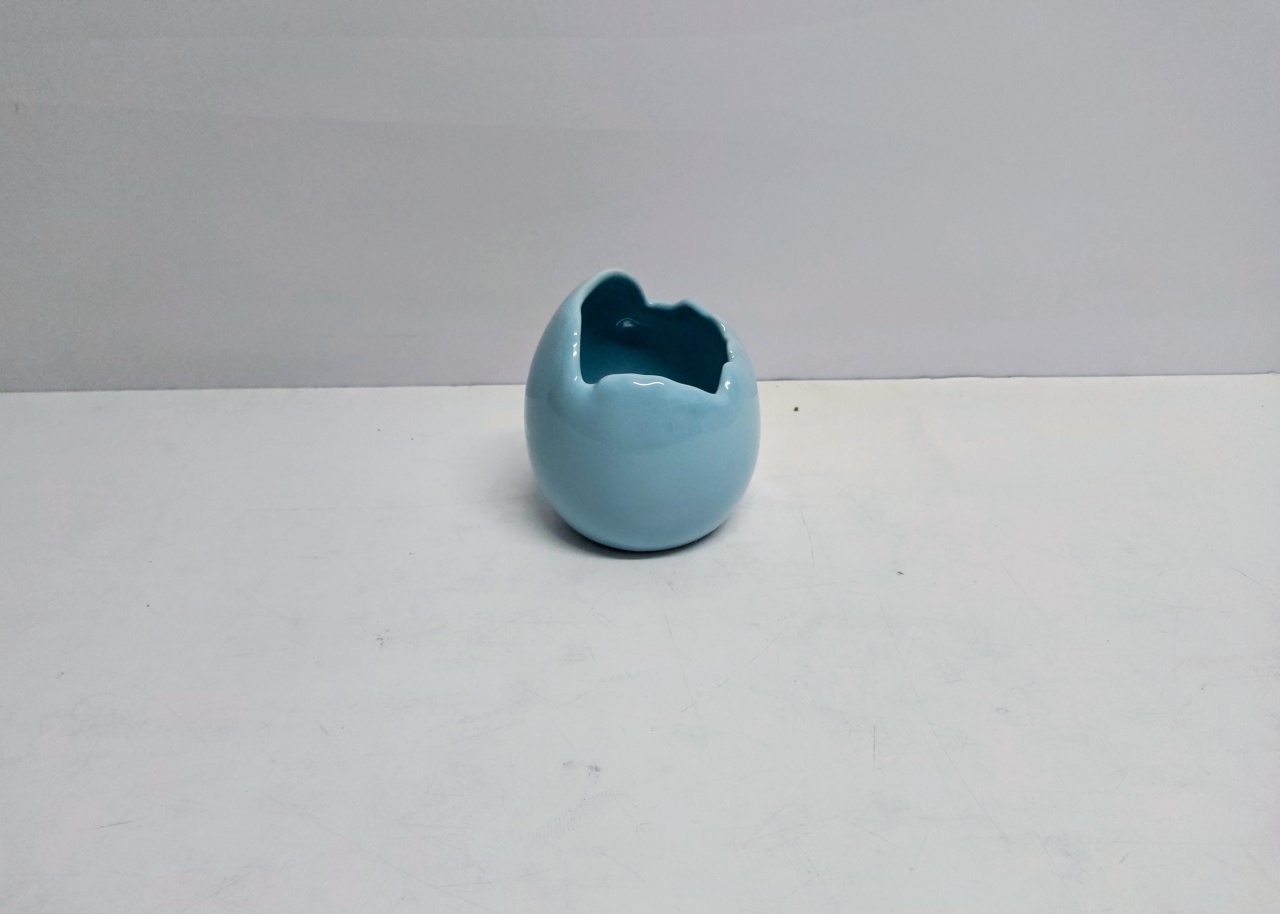 Vaso Ovo  Quebrado  Azul Claro 13Cm Alt X 12Cm Diametro  - BB Festas Aluguel 