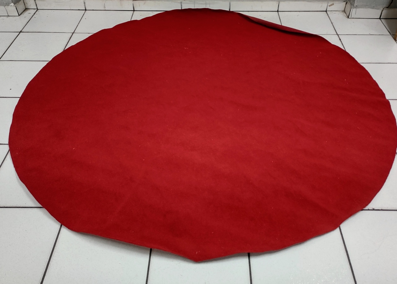 Carpete Redondo Vermelho 1,30M Diametro - BBFestasAluguel 