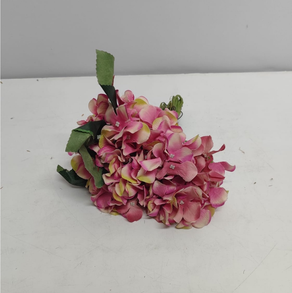 Arranjo Flor Hortênsia Rosa Com Folhagem - BBFestasAluguel 