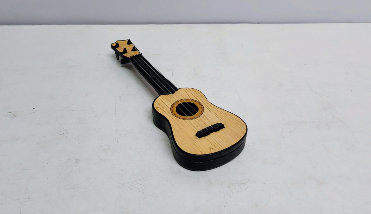 Violão Decorativo Bege 2Cm Alt X 9Cm Larg X 28Cm Comp - BB Festas Aluguel 