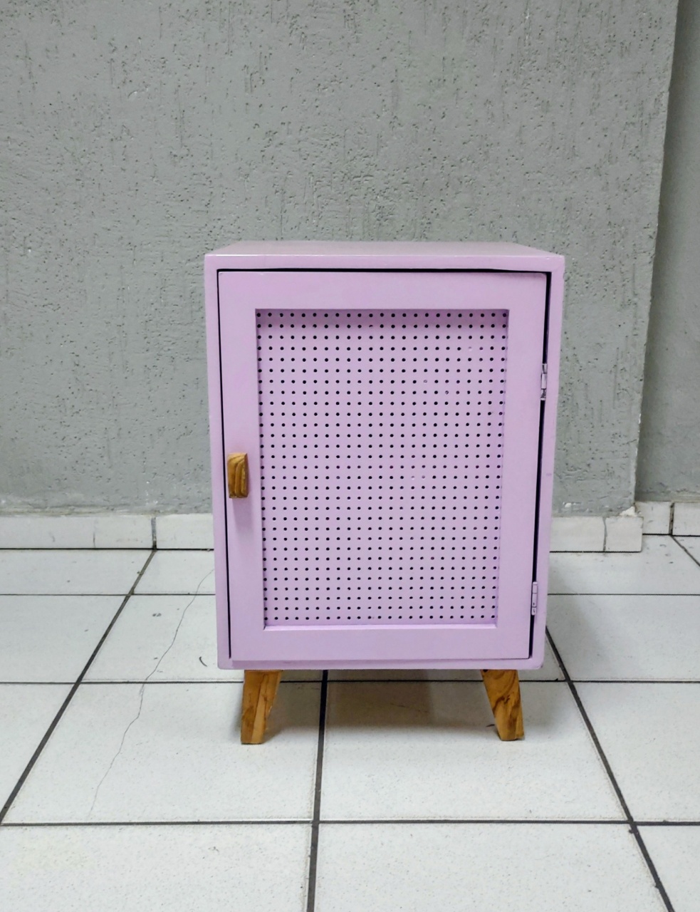 Nicho Com Porta Lilas Candy 62Cm Atl X 40Cm X 40Cm - BB Festas Aluguel 
