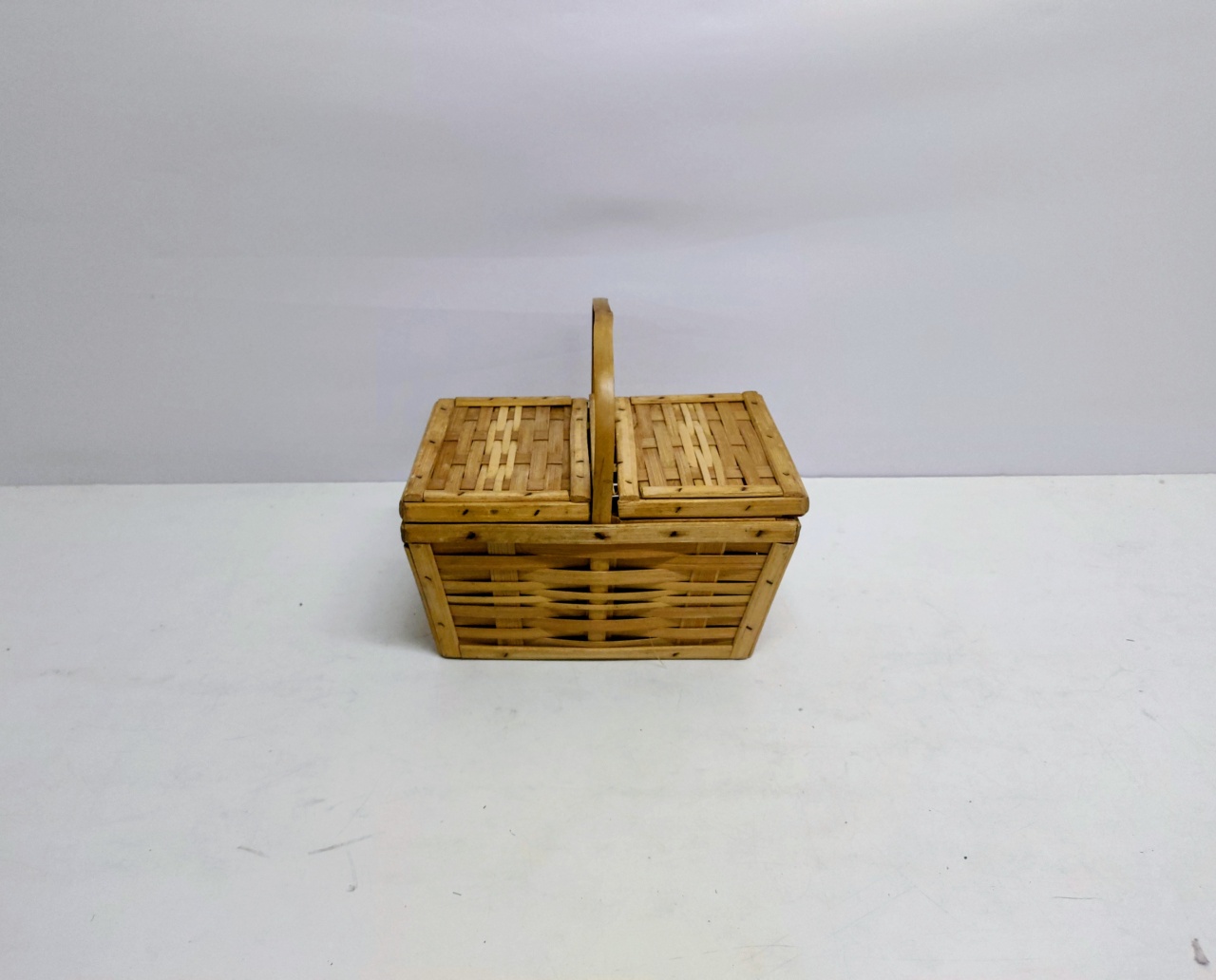 Mini Cesta de Piquenique Rentagular 14Cm Alt X 18Cm Larg X 26Cm Comp - BB Festas Aluguel 