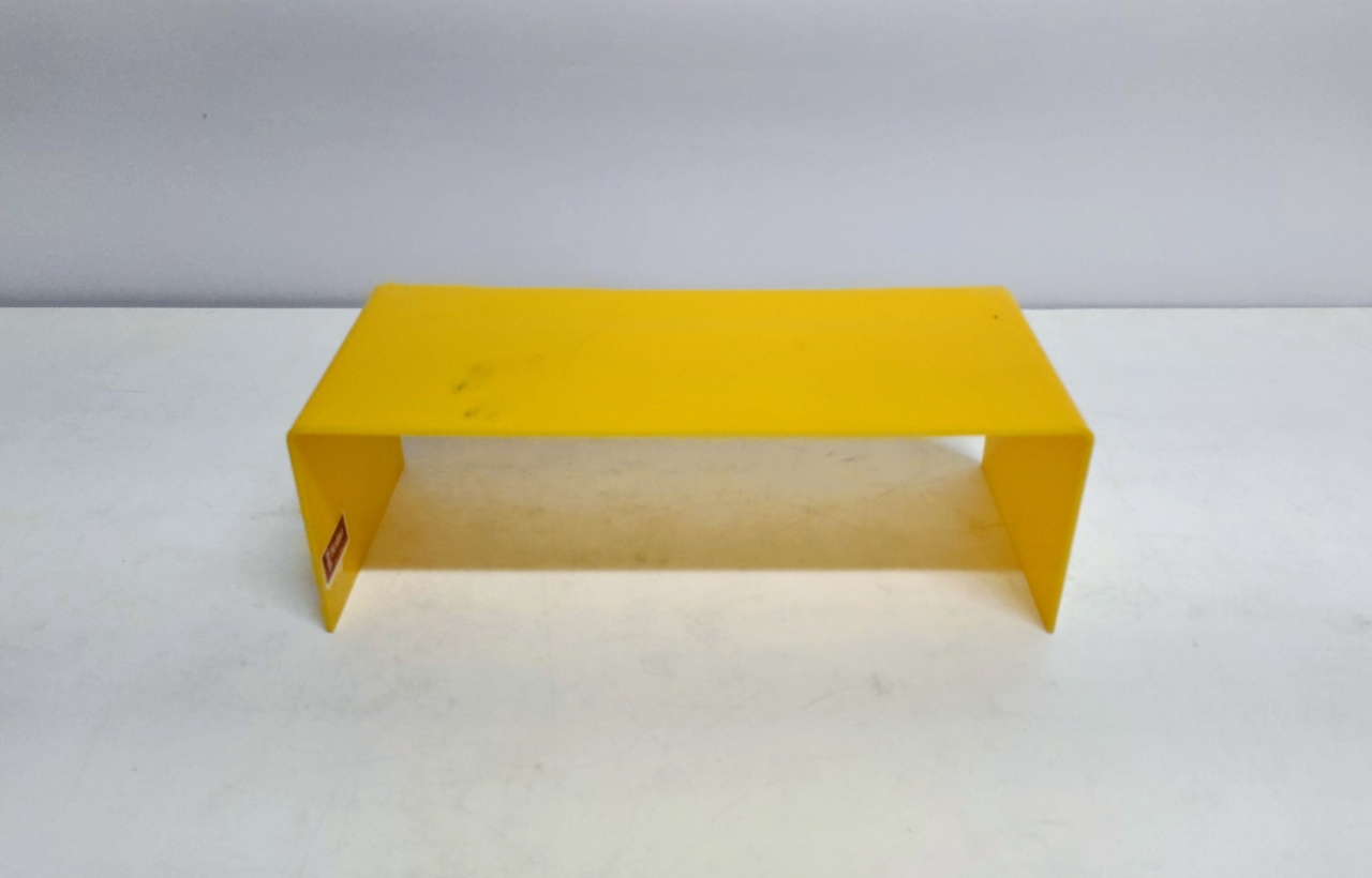 Suporte Acrílico/G 10Cm Alt X 30Cm Larg X 13Cm Comp  - BB Festas Aluguel 