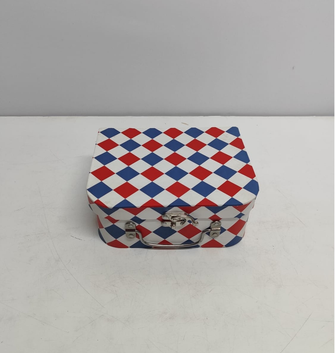 Maleta Branco/Vermelho/Azul P 8Cm Alt X 20Cm Larg X 15Cm Comp - BBFestasAluguel 