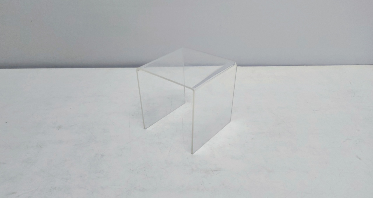 Suporte Quadrado Acrílico G 12Cm Alt X 12Cm X 12Cm - BBFestasAluguel 
