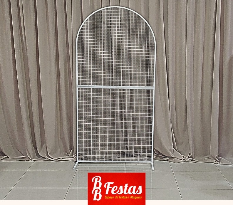 Painel Oval de Ferro Branco 1,80M X 90Cm  - BB Festas Aluguel 
