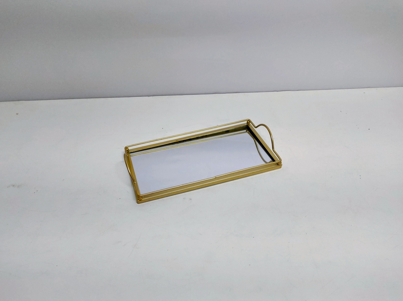 Bandeja Retangular Borda Metal Com Alça Dourada 2Cm Alt X 14Cm Larg X 27Cm Comp - BB Festas Aluguel 