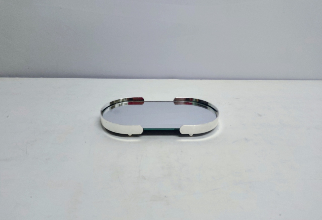 Bandeja Oval Espelhada Com Borda Prata 3Cm Alt X 13Cm Larg X 25Cm Comp  - BB Festas Aluguel 