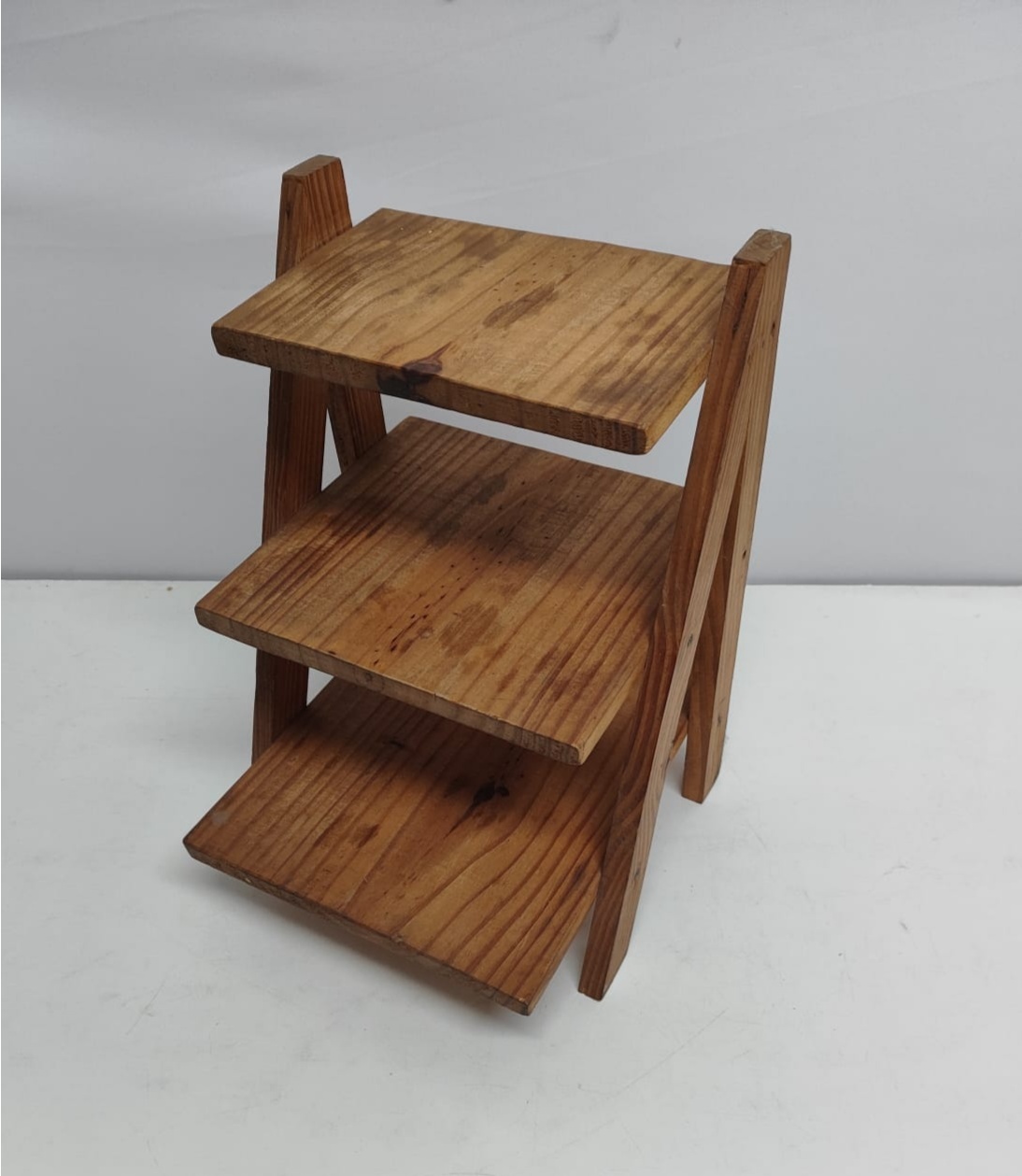 Estante de Mesa Rústica 40Cm Alt X 30Cm Larg - BBFestasAluguel 