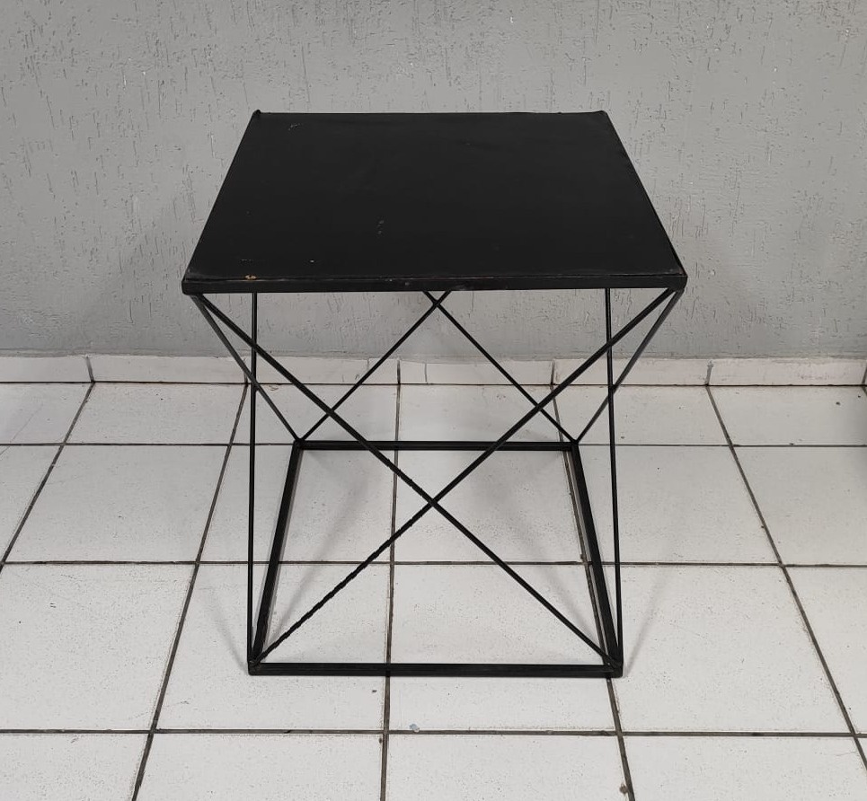 Mesa M Preta de Ferro 3D 70Cm X 60Cm X 60Cm  - BB Festas Aluguel 
