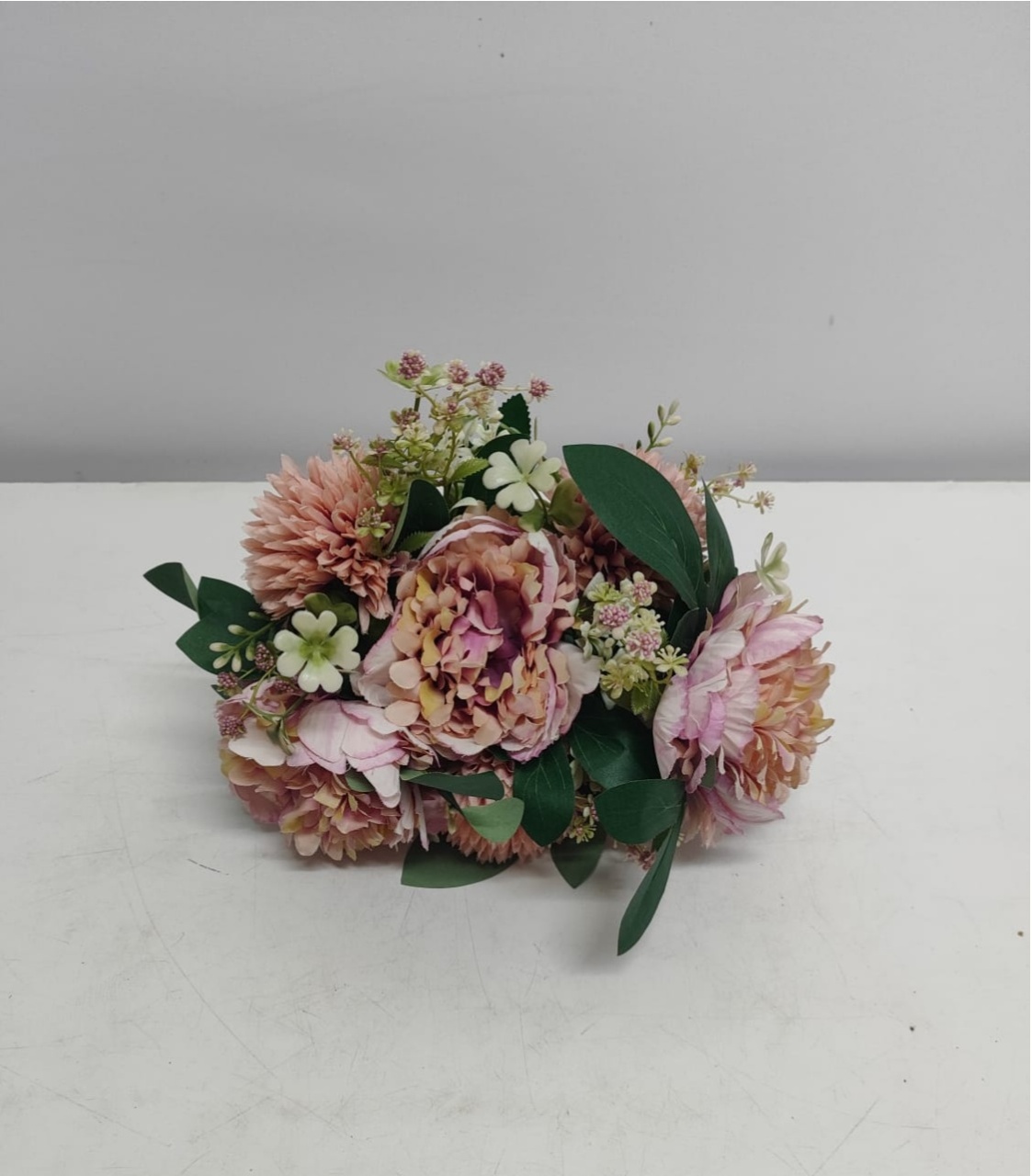 Arranjo Flores Com Folhagem - BBFestasAluguel 