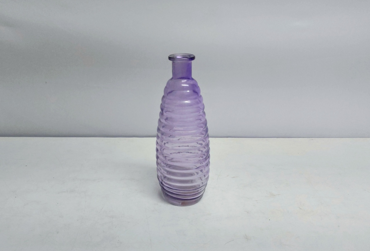Vaso Ondulado Lilás 23Cm Alt X 8Cm Diametro - BB Festas Aluguel 
