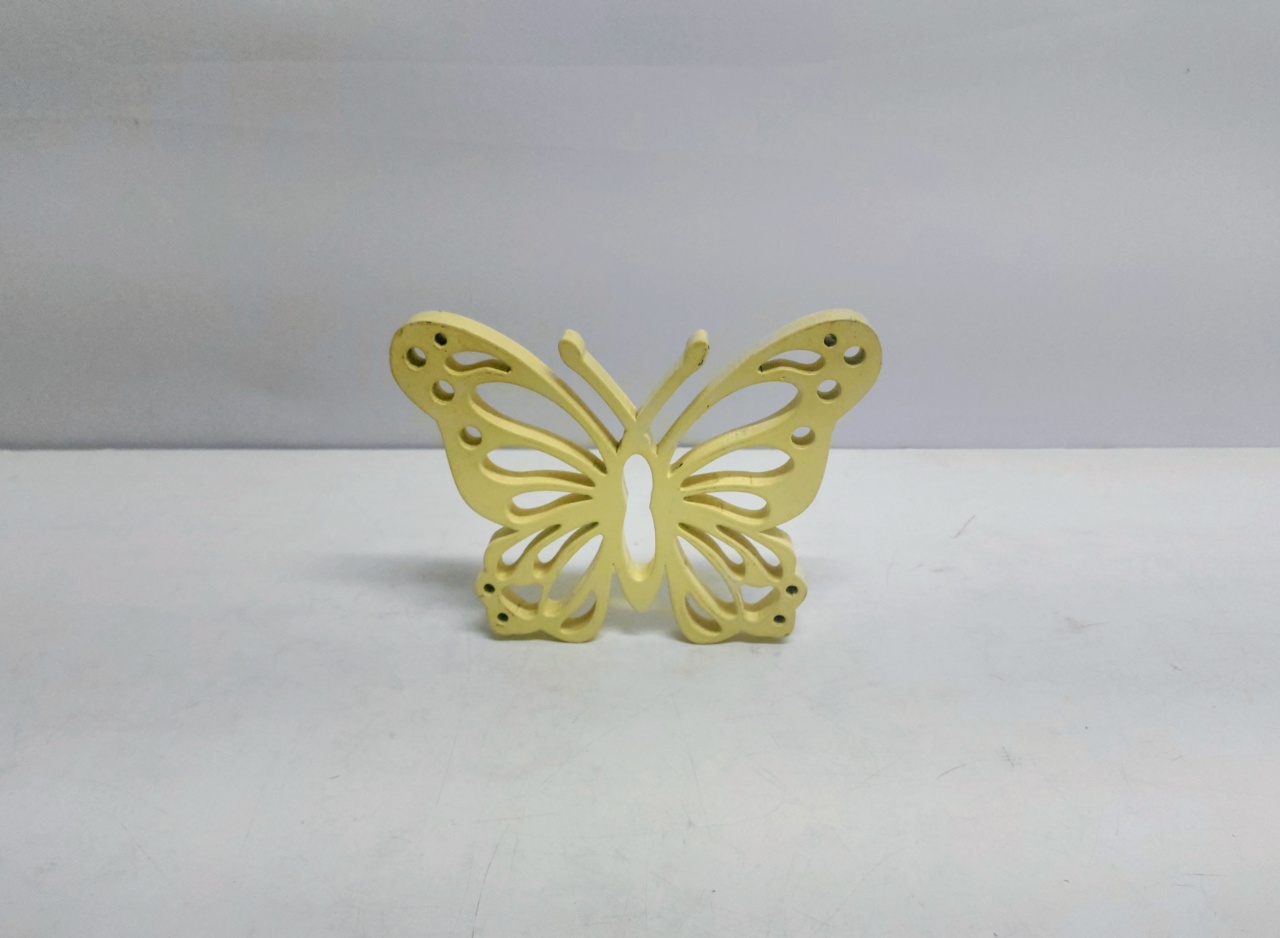 Borboleta Mdf Decorativa Amarelo Claro 16Cm Alt X 21Cm Larg   - BB Festas Aluguel 