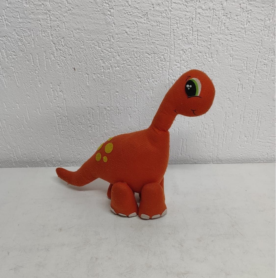 Feltro Dinossauro Branquiossauro Laranja  - BB Festas Aluguel 