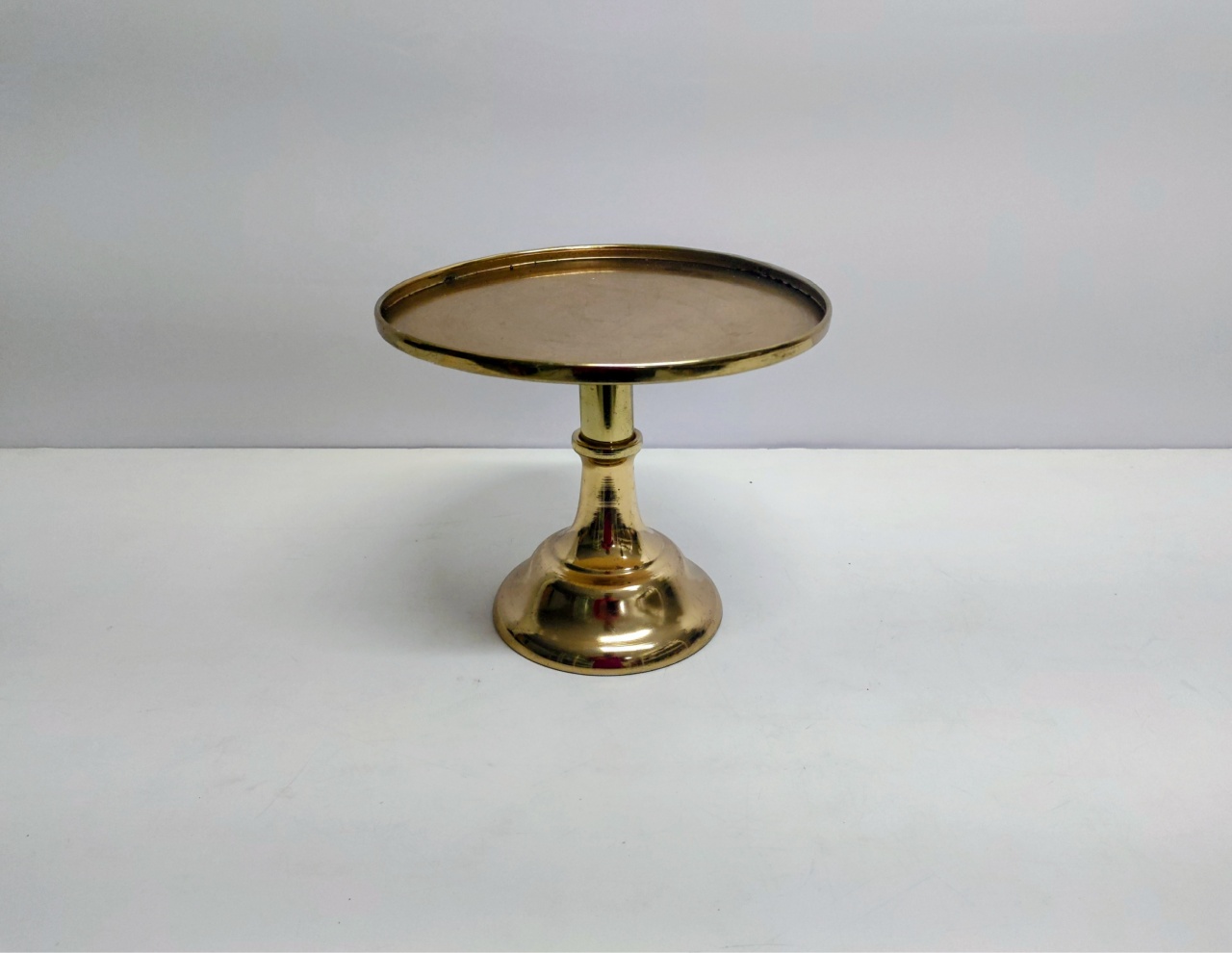 Porta Doce Metal Com Pedestal Dourada 20Cm Alt X 25Cm Diametro  - BB Festas Aluguel 