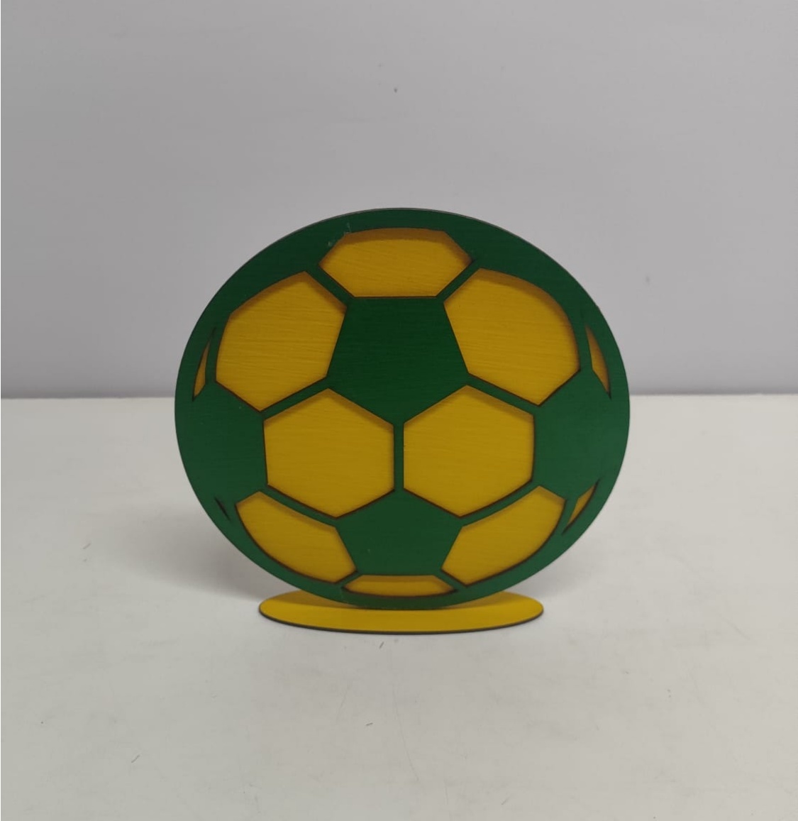 Totem Bola Verde/Amarelo 22Cm Alt X 22Cm Larg - BBFestasAluguel 