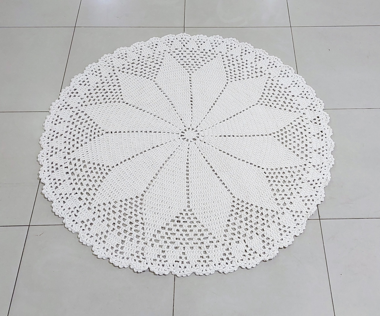 Tapete Crochê G Branco 1M Diametro  - BB Festas Aluguel 
