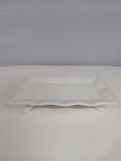 Bandeja Retangular Babado Com Pé Branco 5Cm Alt 16Cm Larg X 28Cm Comp - BB Festas Aluguel 