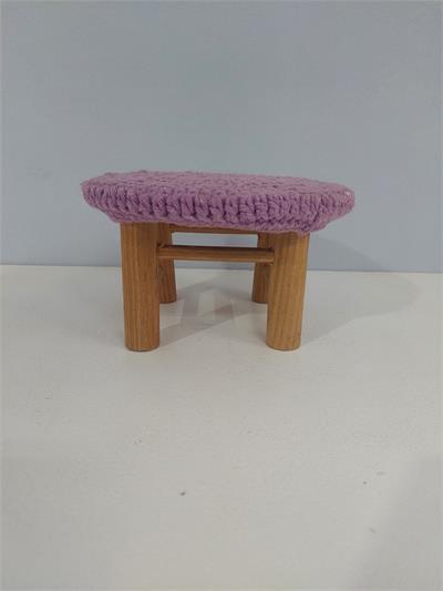 Banco Redondo Crochê P Roxo Candy Alt 10Cm X 8Cm X 8Cm - BB Festas Aluguel 