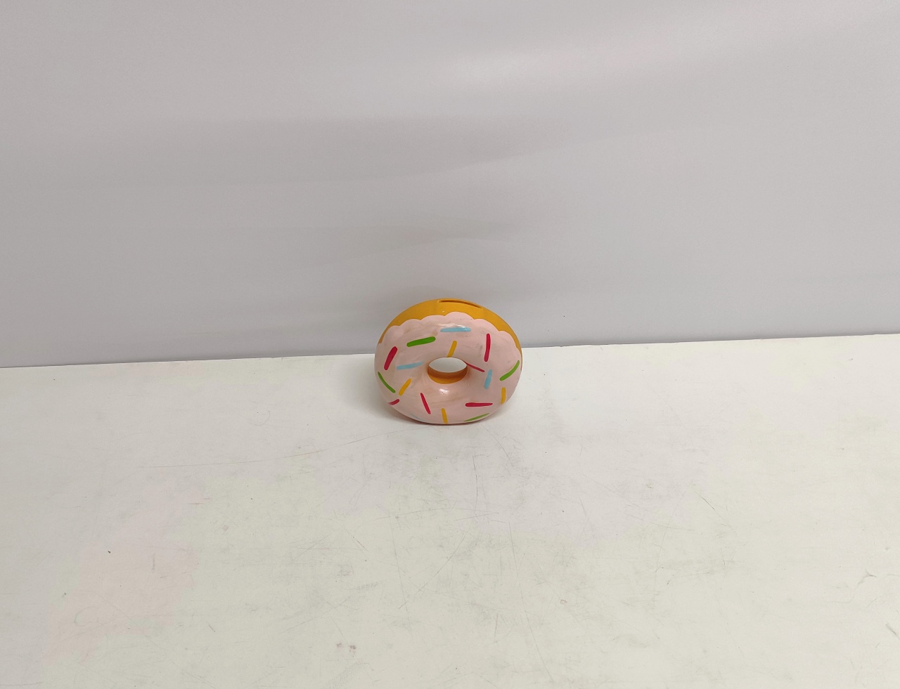 Donut Decorativo Rosa 14Cm Alt X 14Larg X 5Cm Comp - BB Festas Aluguel 
