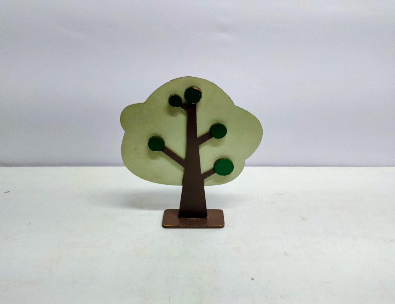 Totem Árvore Verde Claro 33Cm Alt X 13Cm Larg  - BB Festas Aluguel 