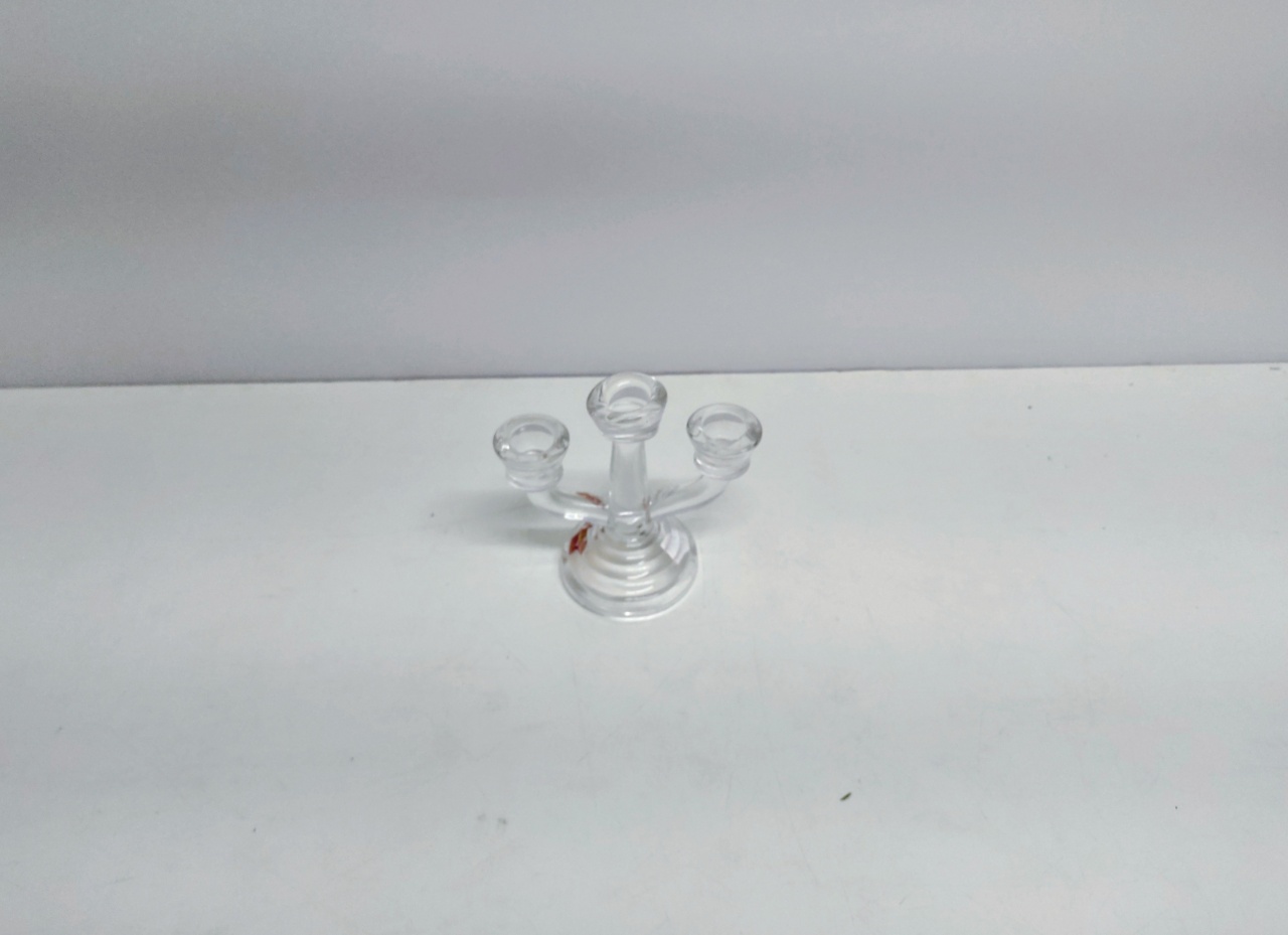Candelabro de Vidro/P 3 Velas 14Cm Alt X 14Cm Larg X 8Cm Comp - BB Festas Aluguel 
