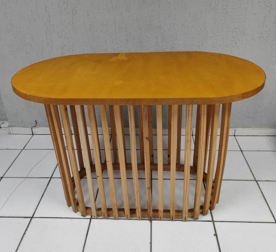 Mesa Oval Ripada Rústica 80Cm X 1,30M X 60Cm  - BB Festas Aluguel 