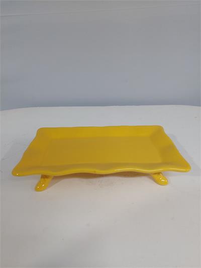 Bandeja Retangular Babado Com Pé Amarelo 5Cm Alt 16Cm Larg X 28Cm Comp - BB Festas Aluguel 