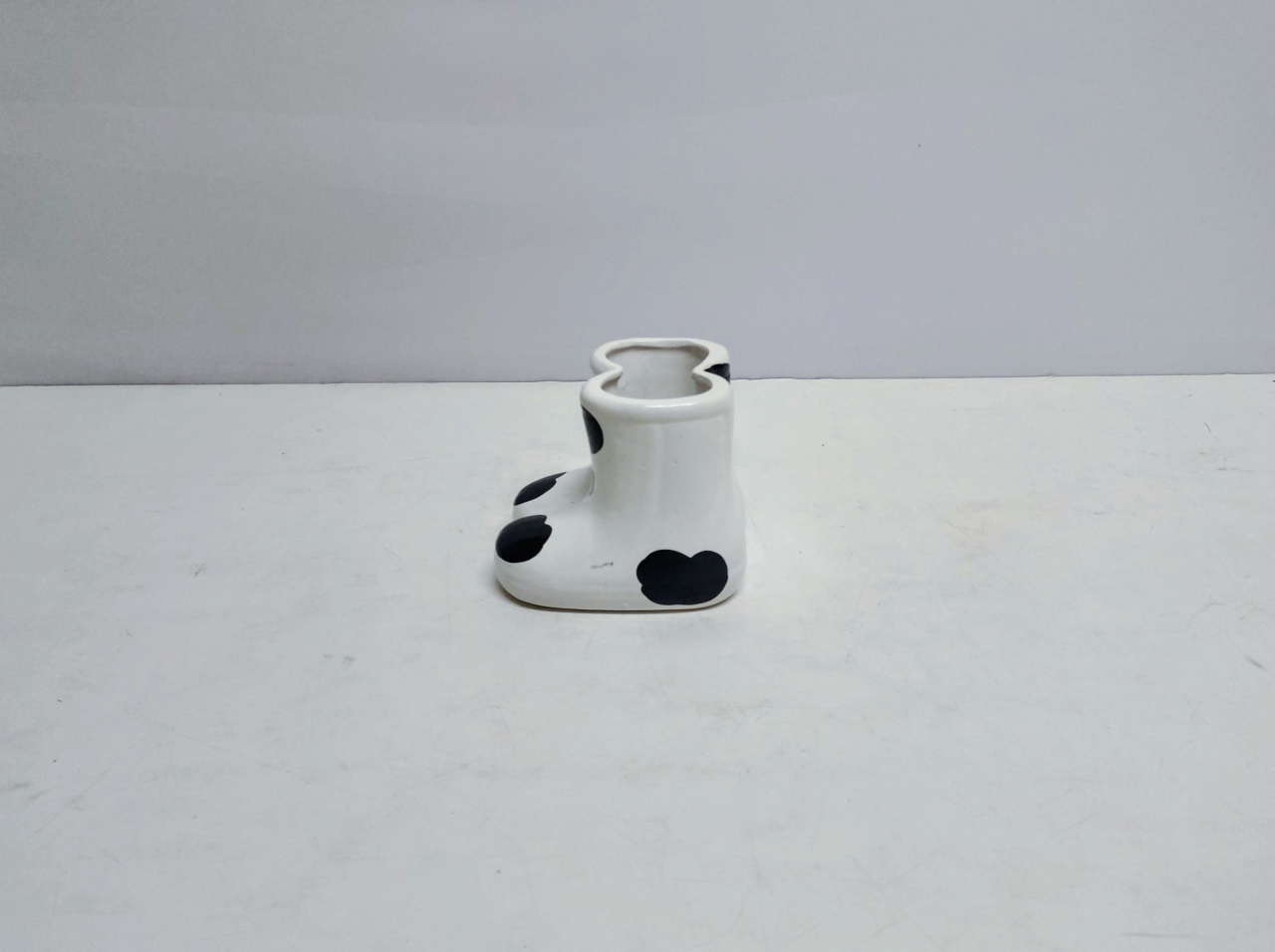 Bota Branco/Preto 11Cm Alt X 10Cm Larg X 12Cm Comp  - BB Festas Aluguel 