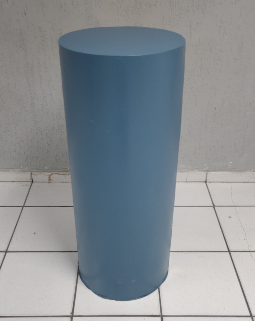 Cilindro Mdf Alto Fino Azul Griz Fosco 1M Alt X 40Cm Diametro  - BB Festas Aluguel 