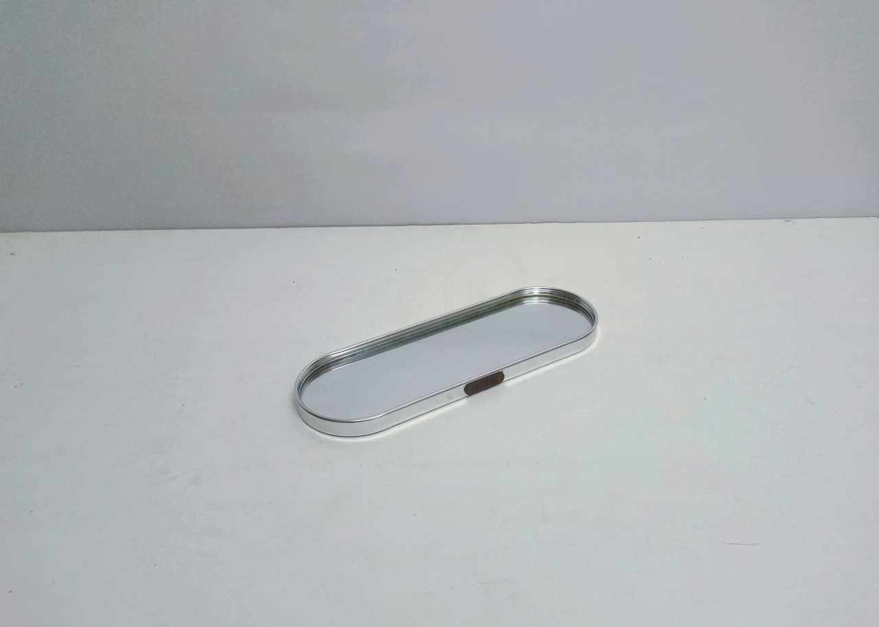 Bandeja Oval Espelhada Borda Prata 2Cm Alt X 10Cm Larg X 30Cm Comp - BB Festas Aluguel 
