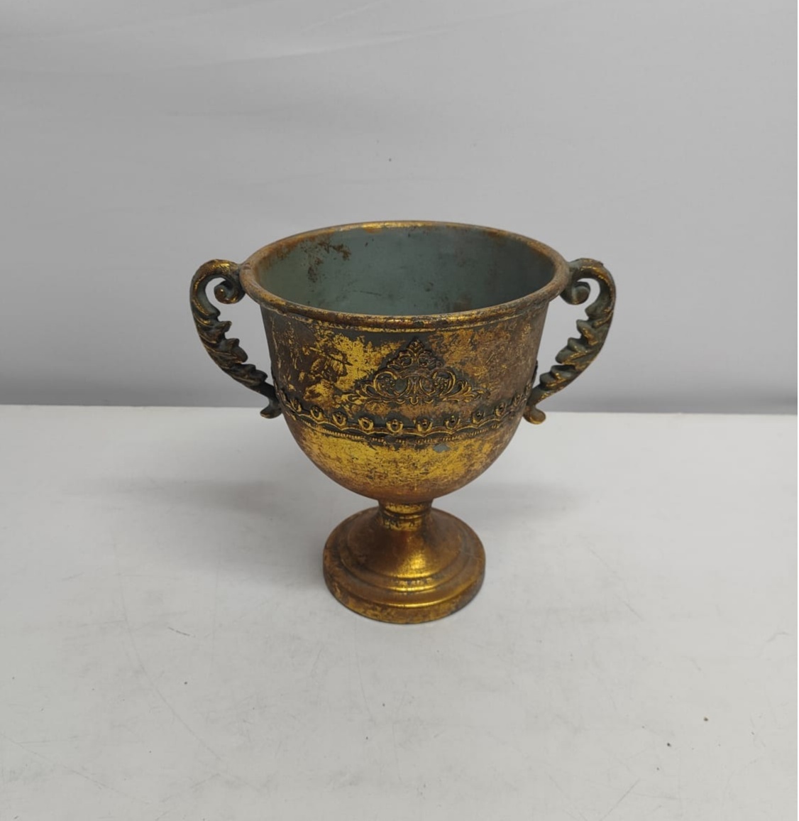 Vaso Vintage Metal Dourada M 25Cm Alt X 12Cm Diametro - BBFestasAluguel 