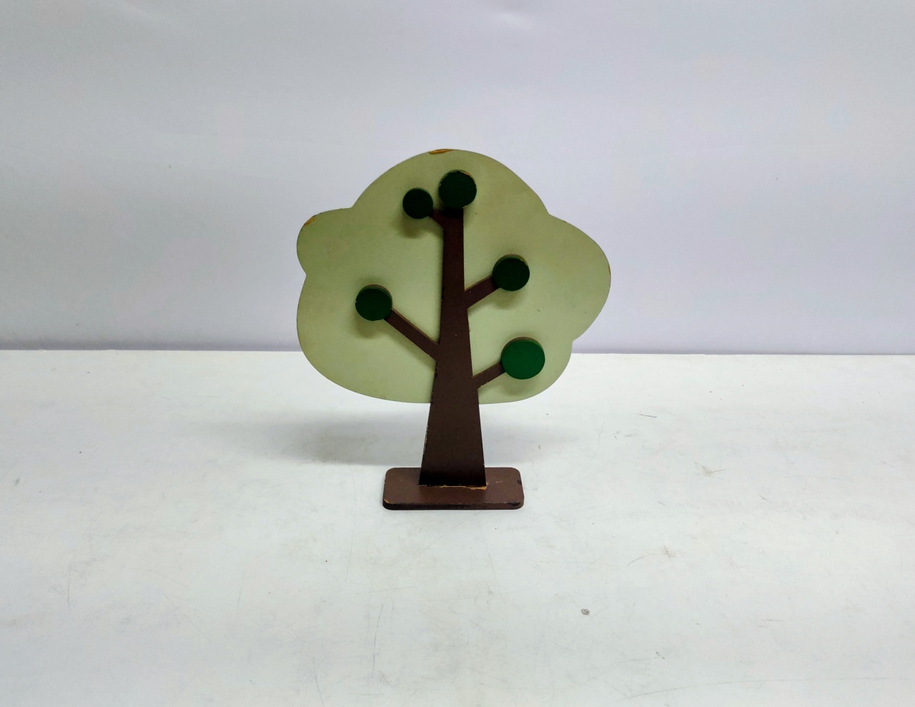 Totem Árvore Verde Claro 27Cm Alt X 11Cm Larg  - BB Festas Aluguel 