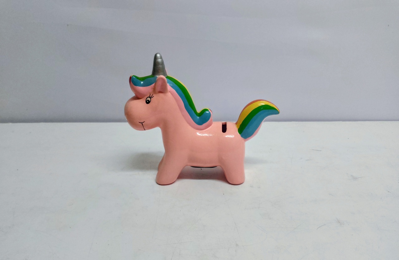 Unicornio Rosa Com Detalhe Colorido  - BB Festas Aluguel 