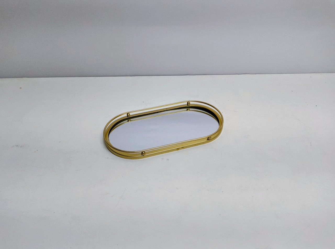 Bandeja Oval Espelhada Borda Metal Dourada 2Cm Alt X 14Cm Larg X 27Cm Comp - BB Festas Aluguel 