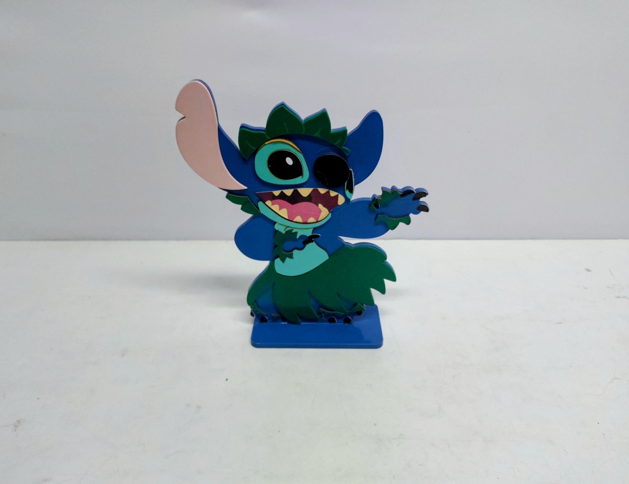 Totem Stich Dançando 26Cm Alt X 15Cm Larg - BB Festas Aluguel 