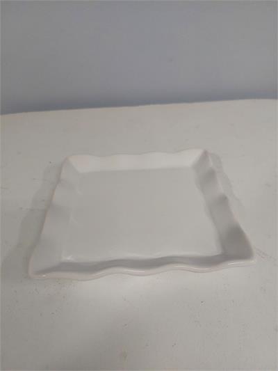 Bandeja Quadrada Babado/M Sem Pé Branco 2Cm Alt X 20Cm Diametro - BB Festas Aluguel 