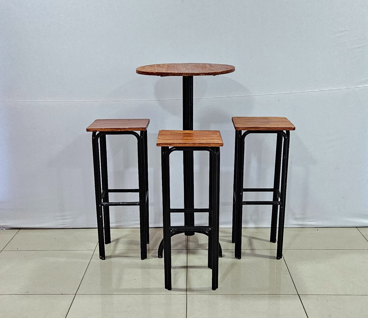 3 Kit  Mesa Bistro + 9 Banquetas Preta - Rústica  - BB Festas Aluguel 