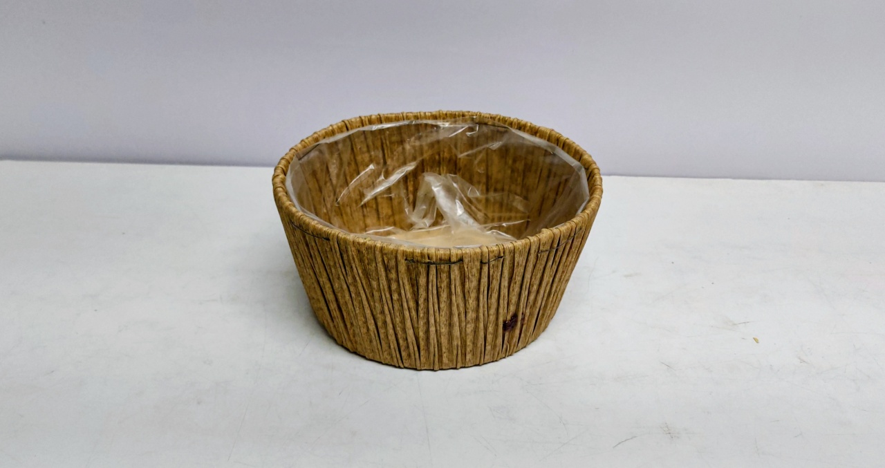Cachepo de Palha Com Forro de Plástico 10Cm Alt X 20Cm Diametro  - BB Festas Aluguel 