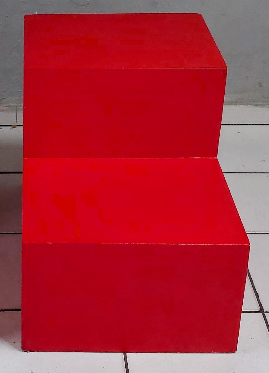 Escada Móvel Vermelho 55Cm X 50Cm X 80Cm  - BB Festas Aluguel 