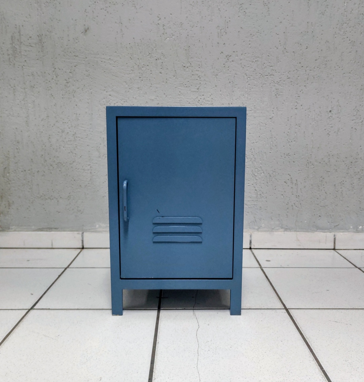 Nicho Metal Cinza Escuro Com Porta 55Cm Alt X 35Cm Larg X 37Cm Comp - BB Festas Aluguel 