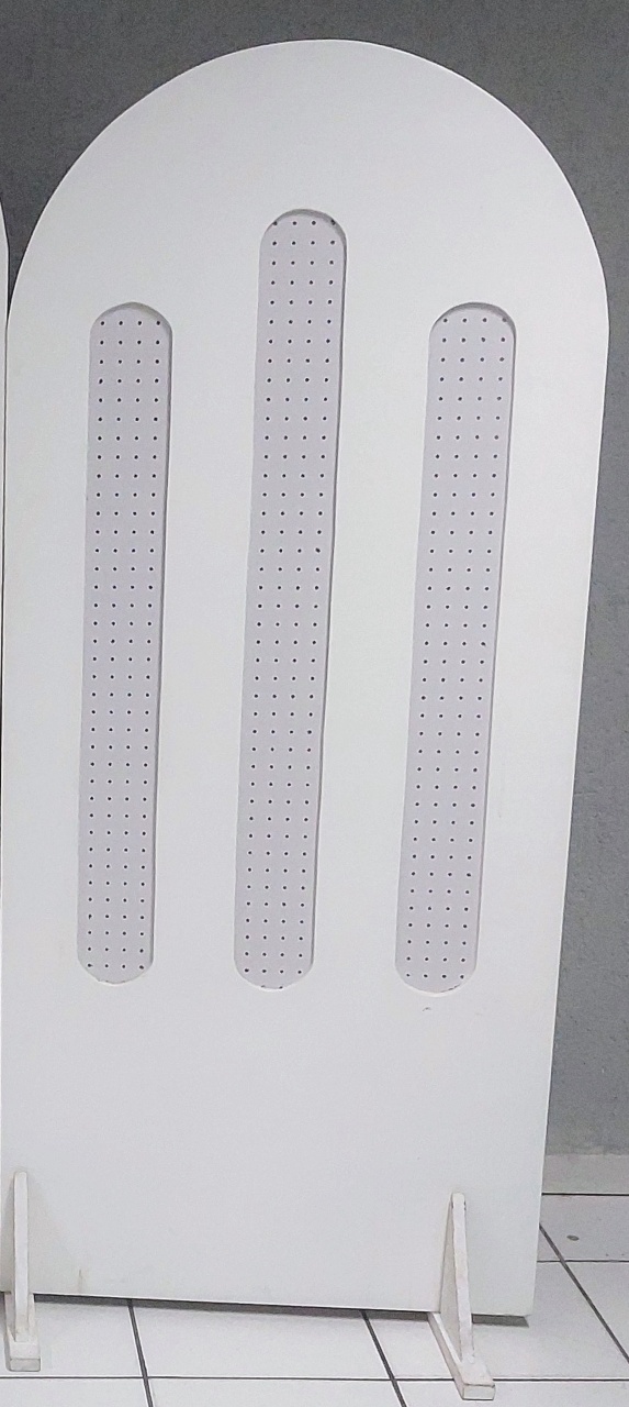 Painel Oval Baixo Branco Com Poá  1,80M X 80Cm  - BB Festas Aluguel 